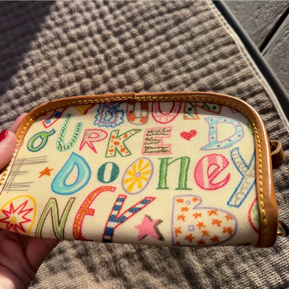 💕 Dooney & Bourke Pink Beach Print Hobo Shoulder Bag + Dooney Pouch (Two-Pieces) - Picture 6 of 16